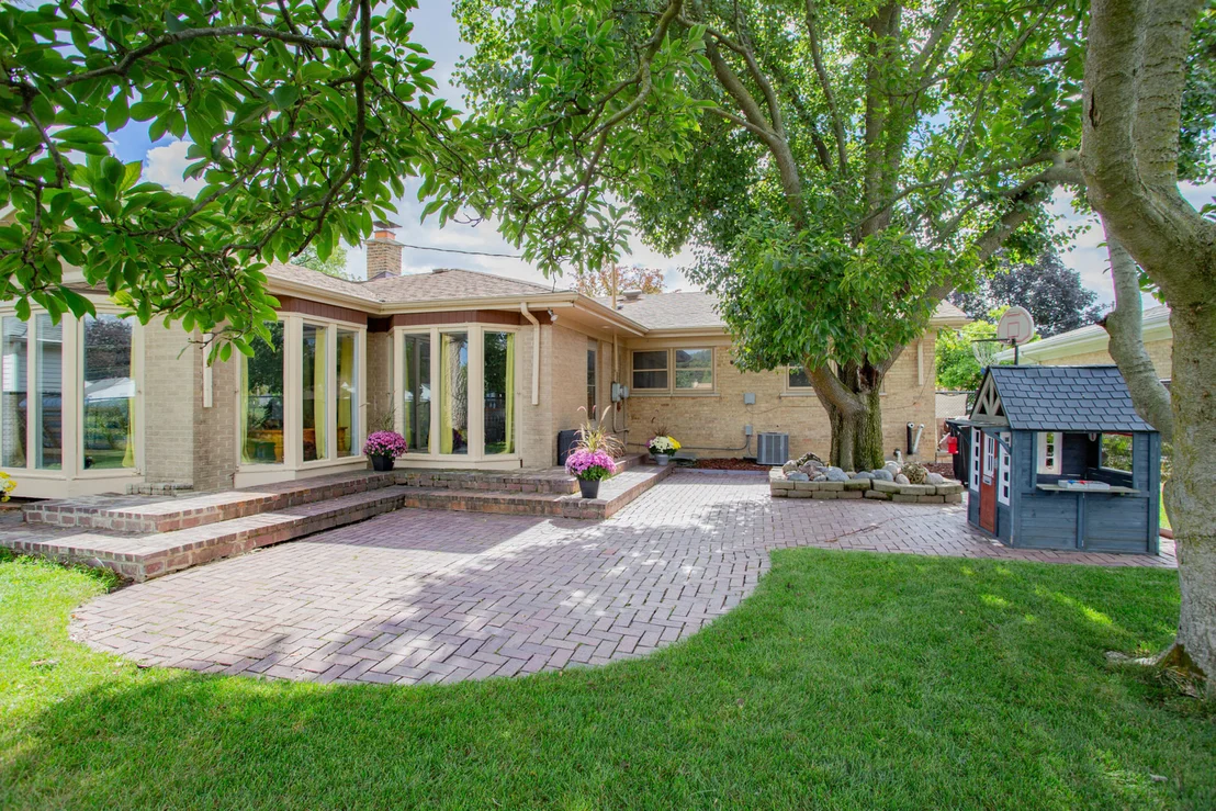 Photo of 5738 Lyons Street