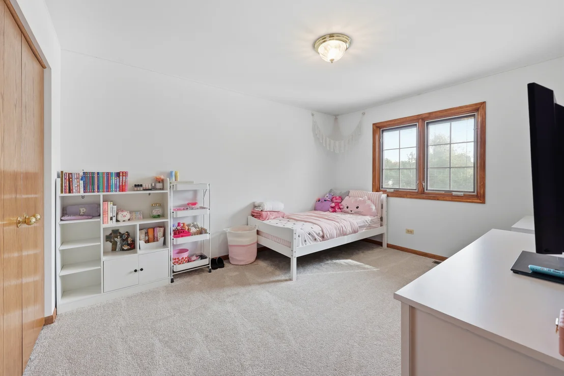 Photo of 655 Crest Drive