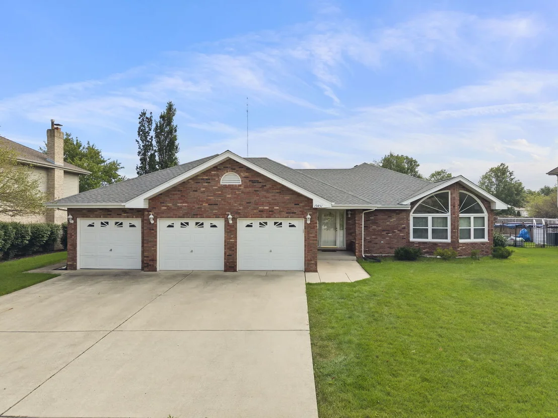 Photo of 19451 Stonehenge Drive