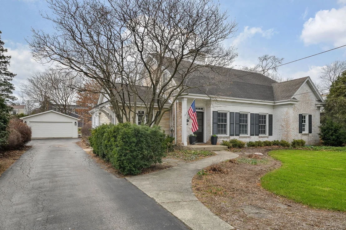 Photo of 822 E Liberty Drive