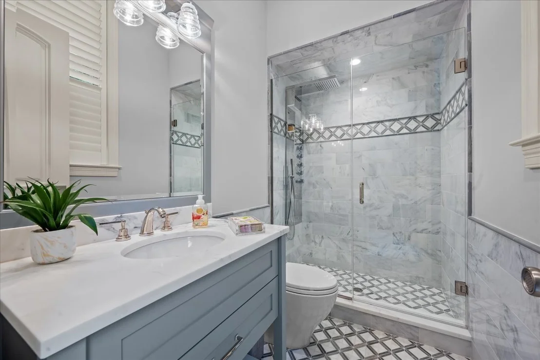 Photo of 677 Sheridan Road