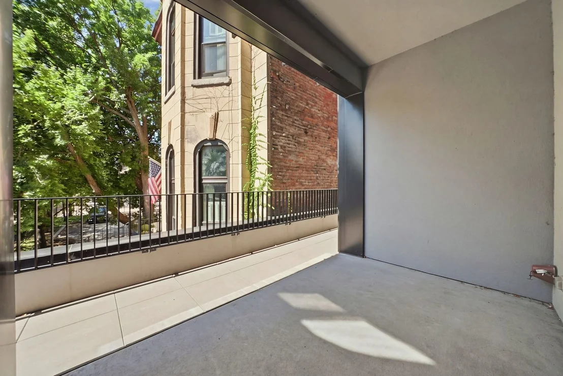 Photo of Unit 2B at 1400 W Monroe Street