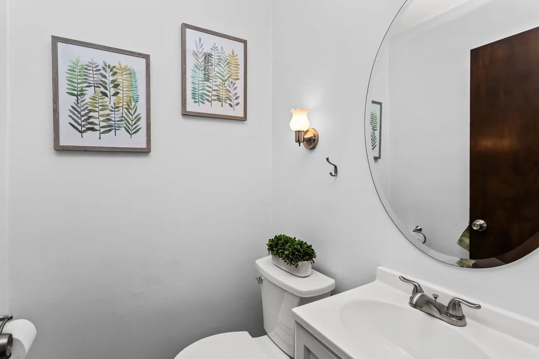 Photo of 5738 Lyons Street