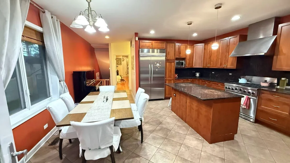 Photo of 422 W 42nd Place