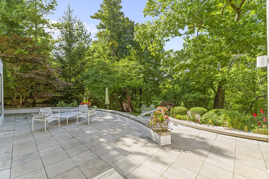 Photo of 165 Maple Avenue