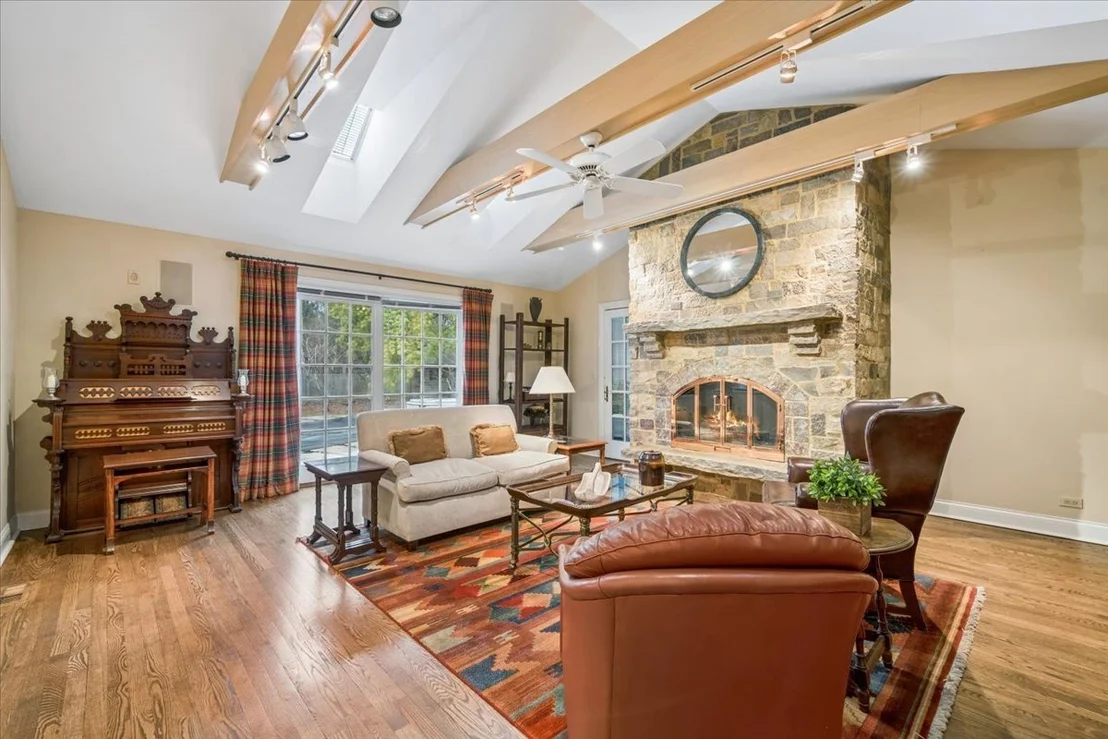 Photo of 1185 Hill Road