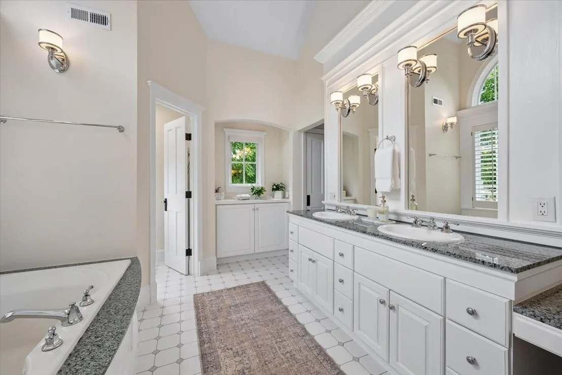 Photo of 579 Hill Terrace
