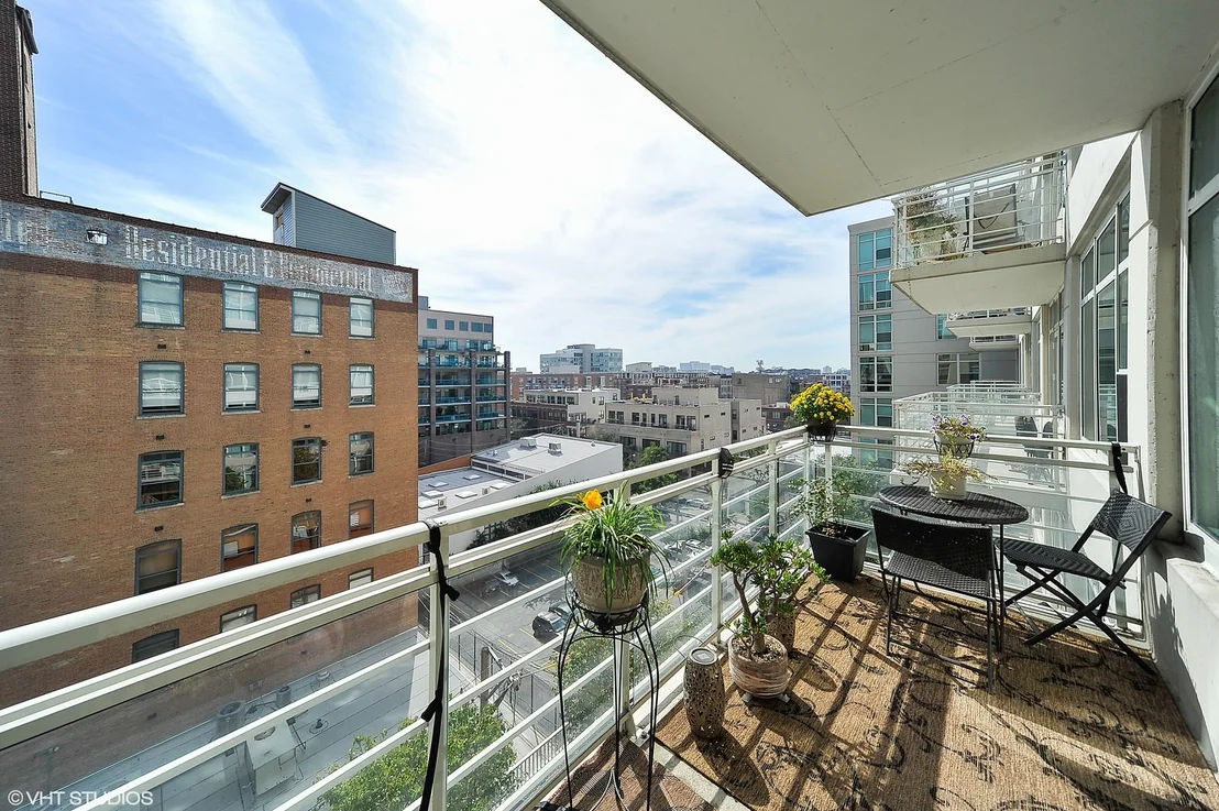 Photo of Unit 701 at 909 W Washington Boulevard