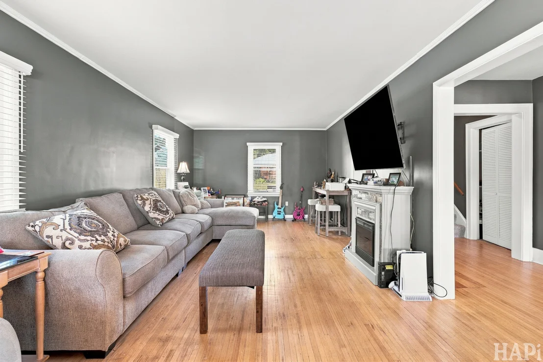 Photo of 1617 N Riverside Drive
