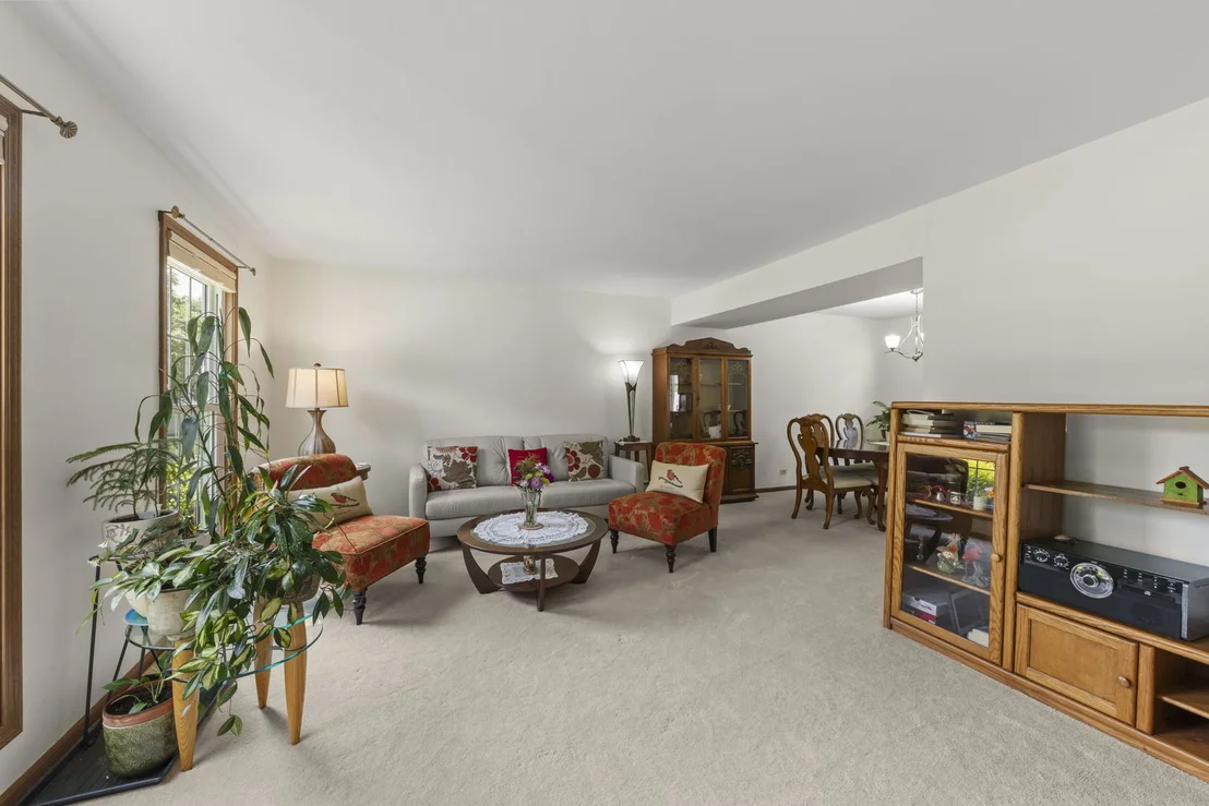 Photo of 882 Aspen Drive