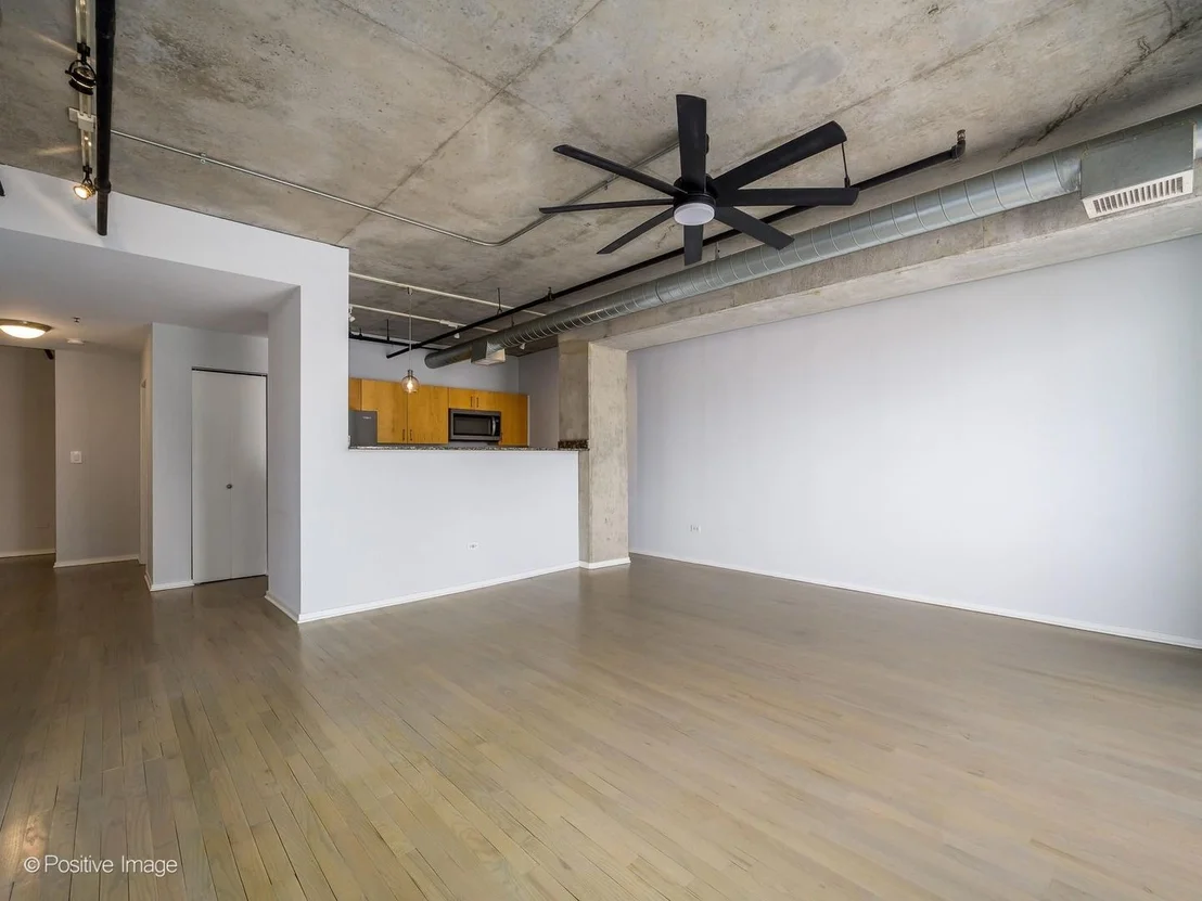 Photo of Unit 1401 at 700 W Van Buren Street