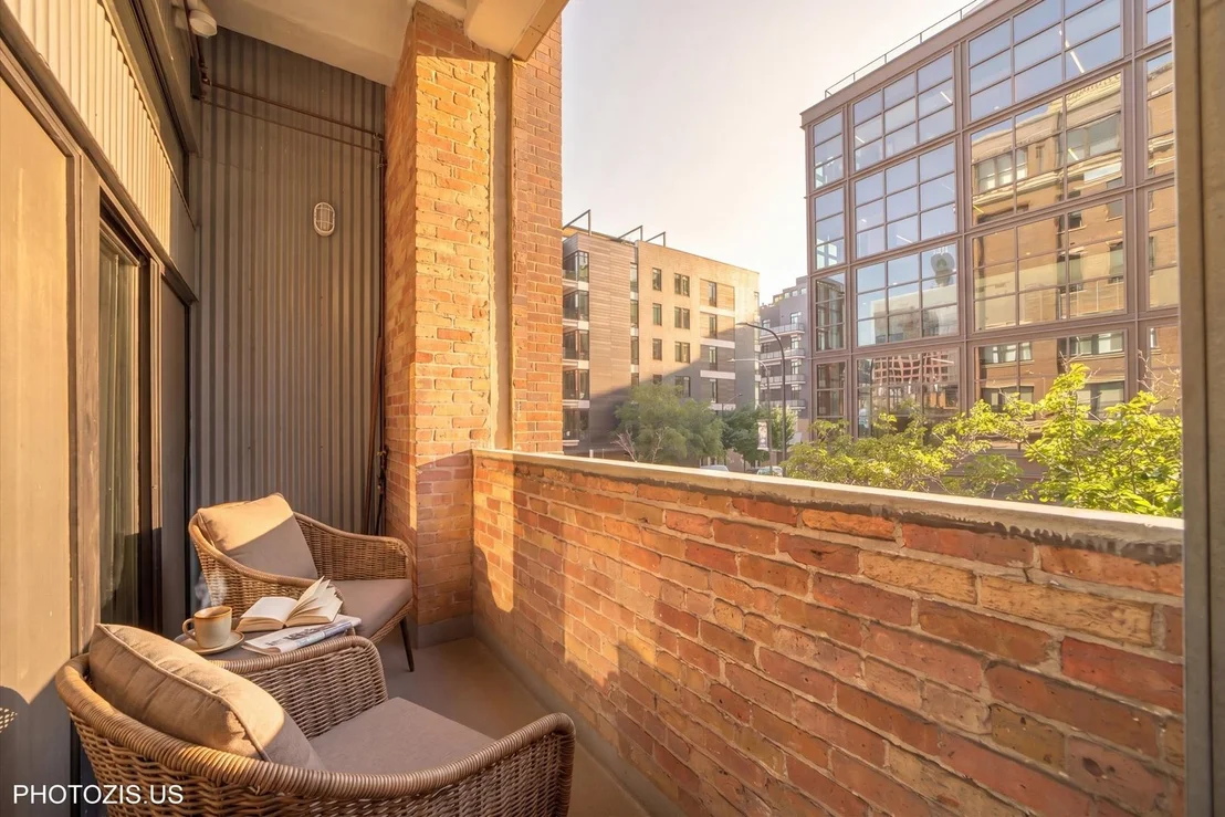 Photo of Unit 202 at 1000 W Washington Boulevard