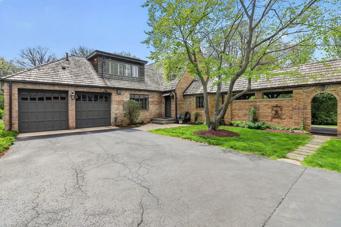 Photo of 33W480 Thorncroft Drive