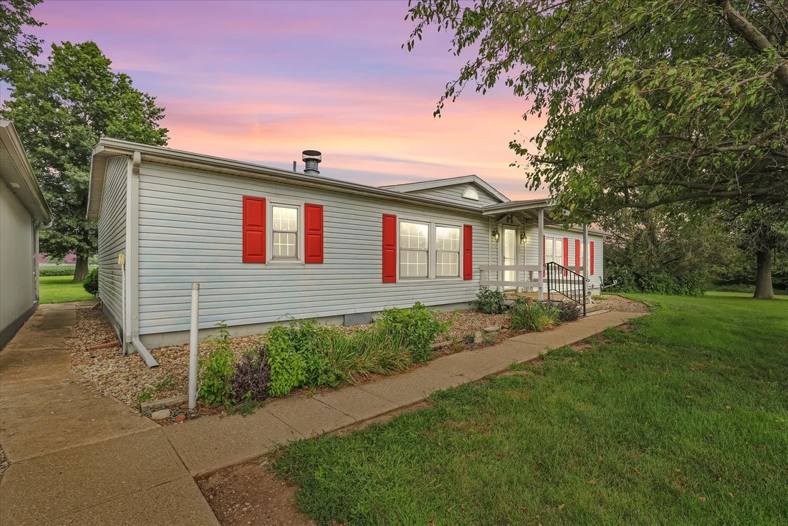 Photo of 425 County Road 1575 E