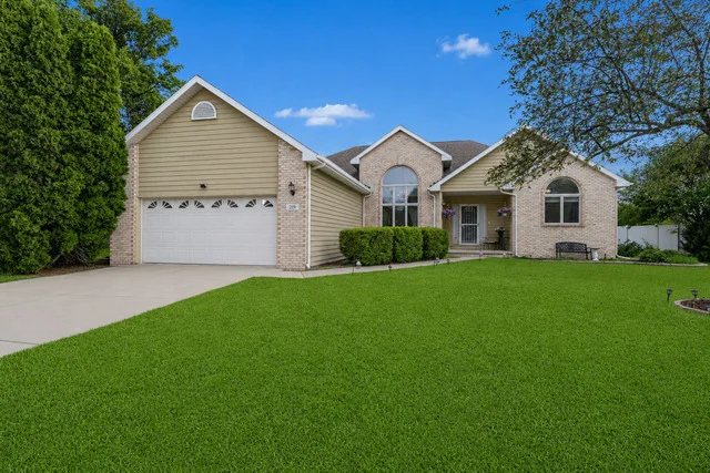 Photo of 219 Greenbriar Lane
