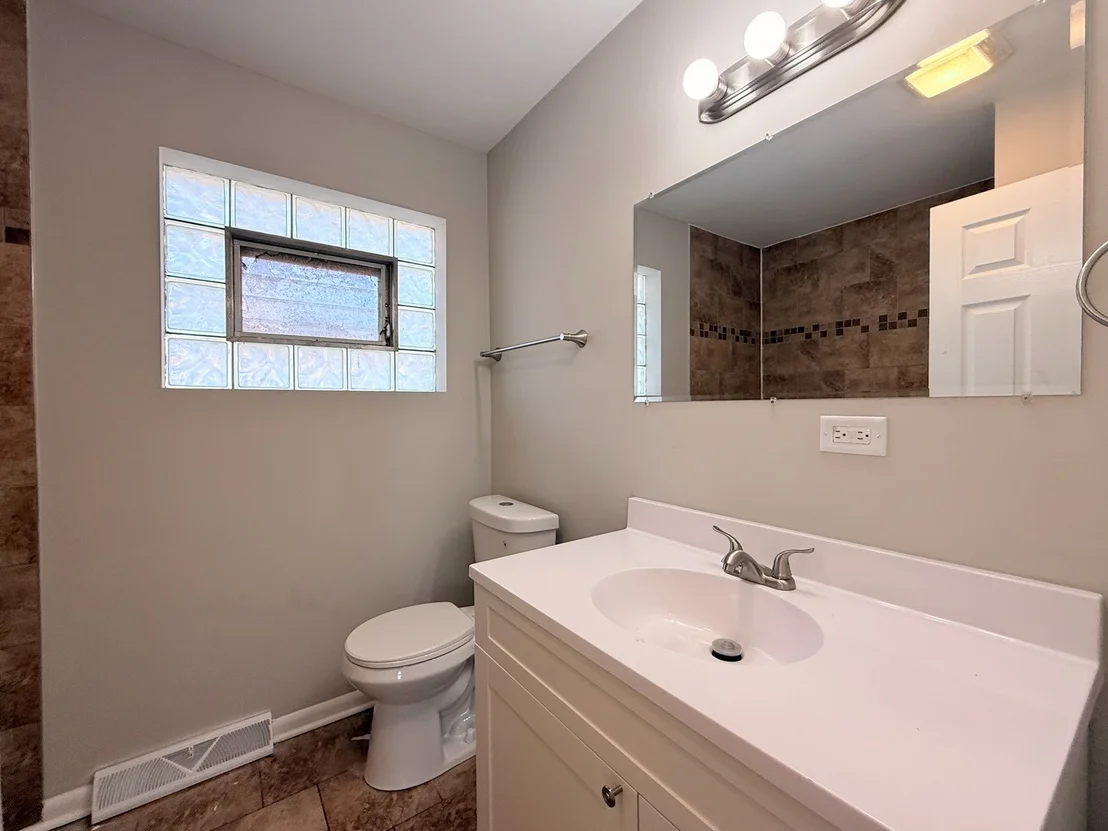 Photo of 15565 Madison Avenue