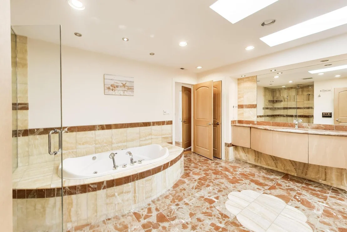 Photo of 2100 Valley Lo Lane