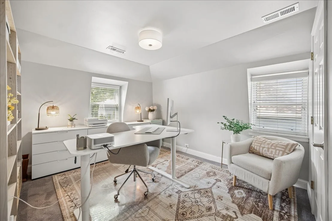Photo of 1105 Blackthorn Lane