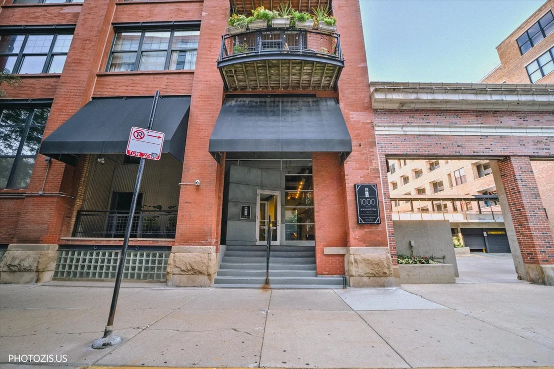 Photo of Unit 202 at 1000 W Washington Boulevard