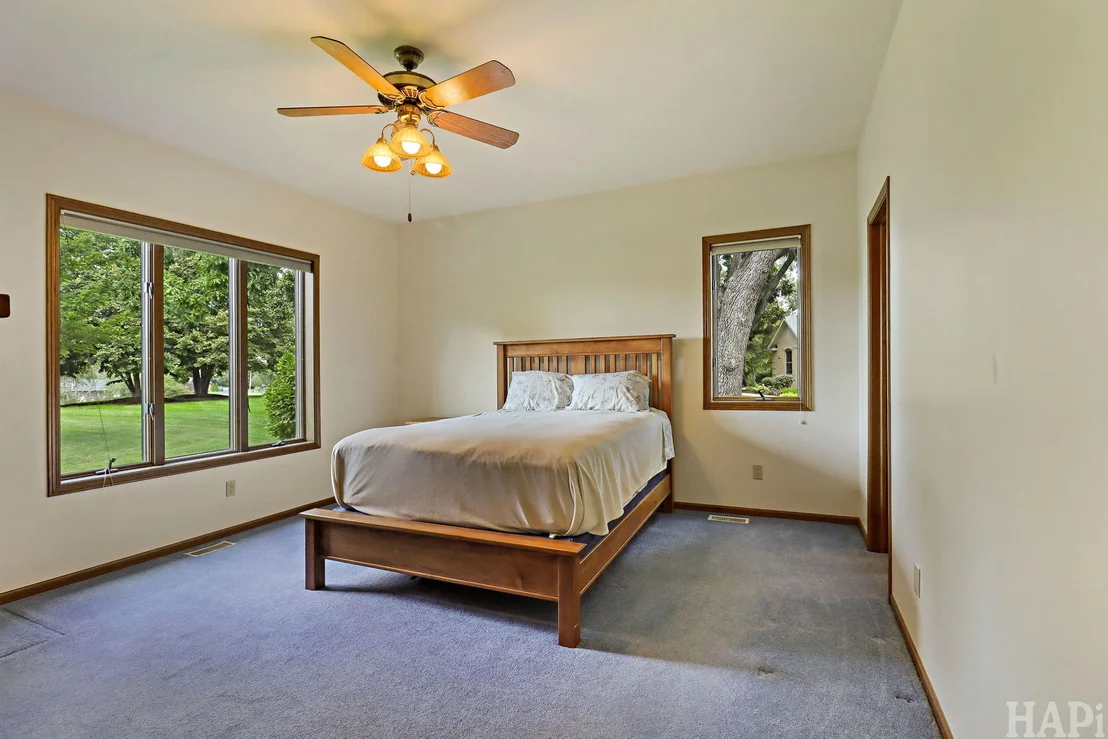 Photo of 2215 N Elmkirk Park