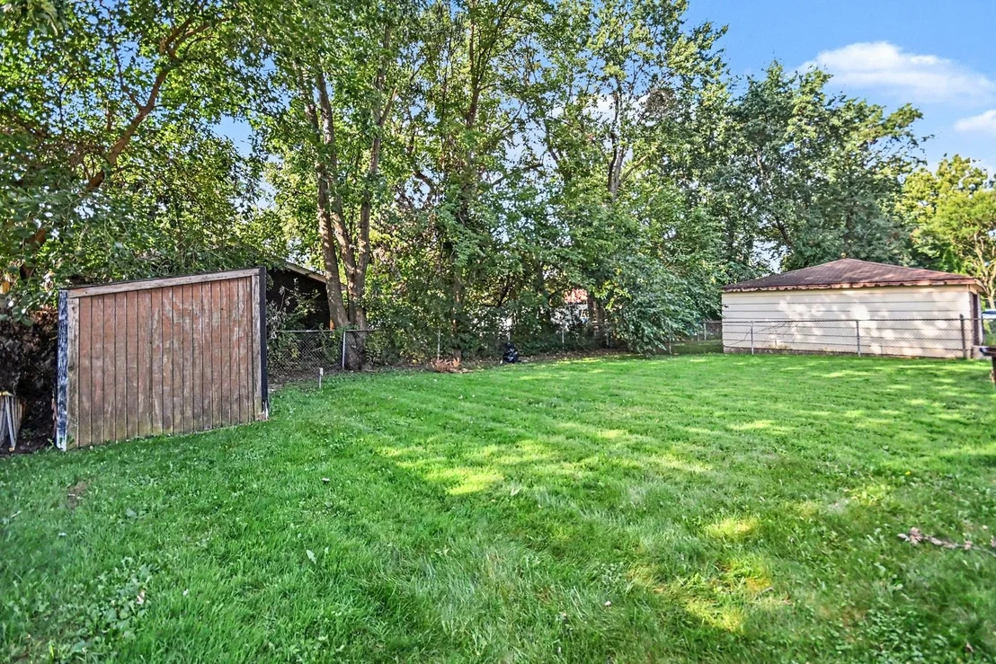 Photo of 906 N Rainbow Drive