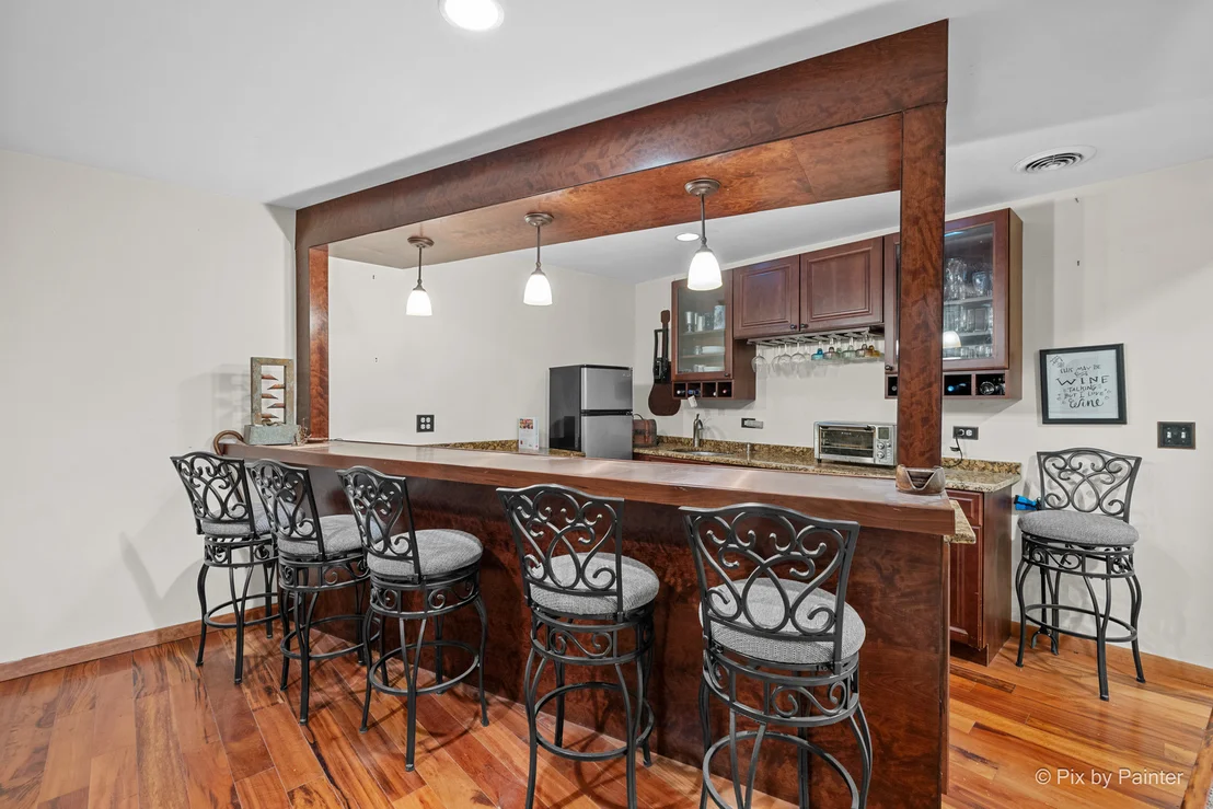Photo of 1423 N River Road