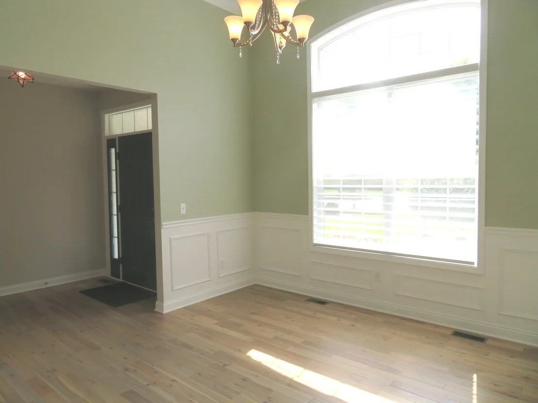 Photo of 1428 Lakeside Lane