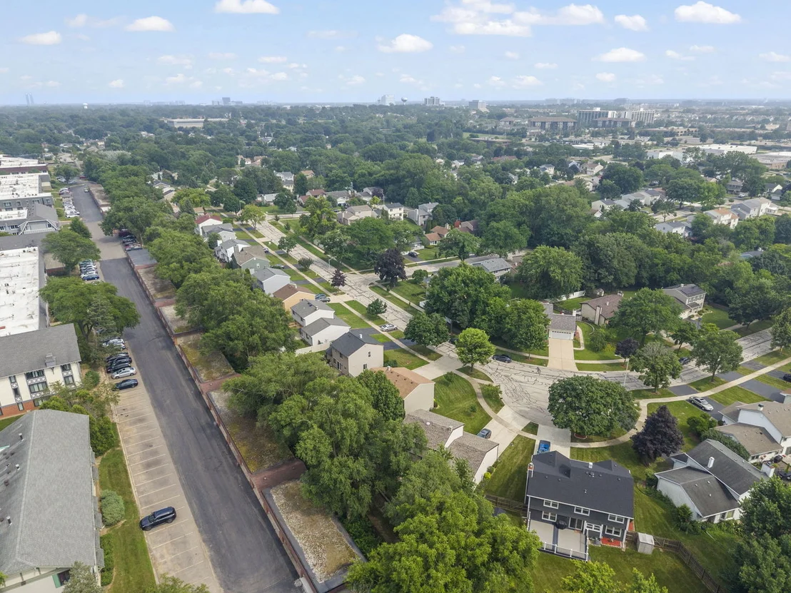 Photo of 882 Aspen Drive