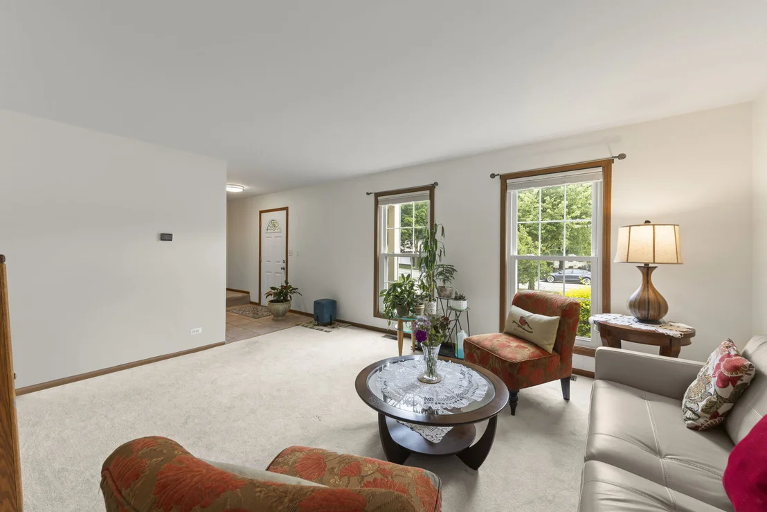 Photo of 882 Aspen Drive