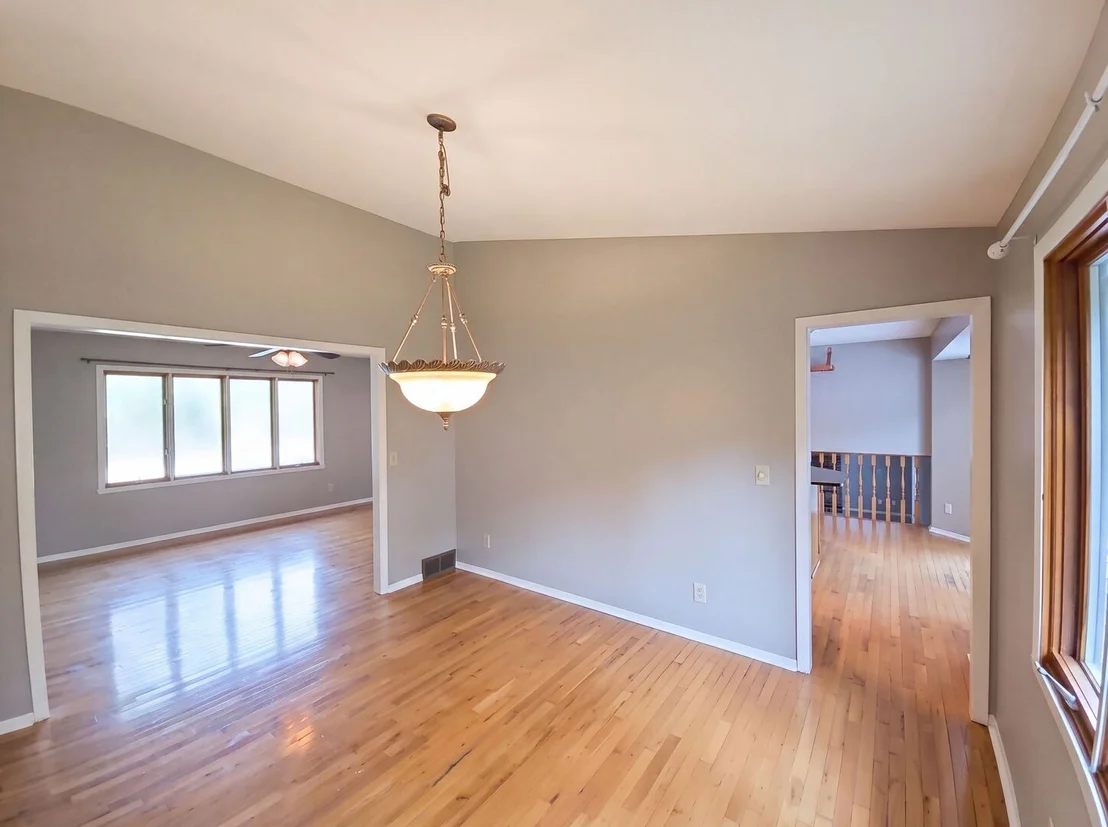Photo of 1503 Featherstone Road