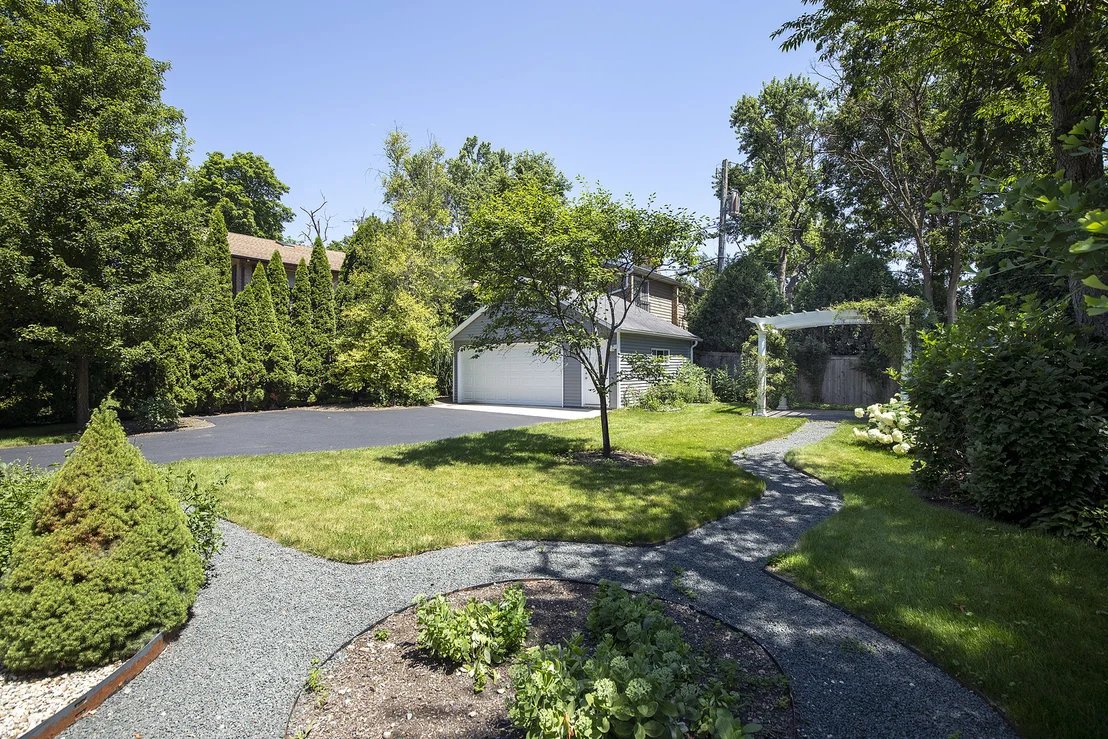 Photo of 589 Vernon Avenue