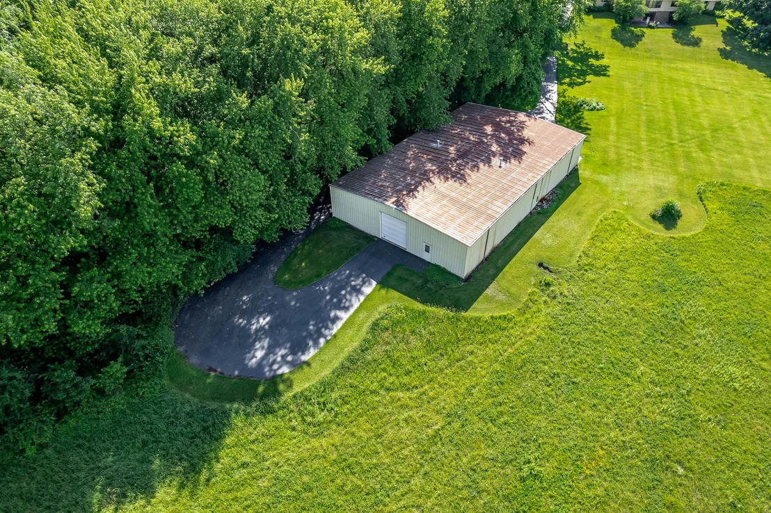 Photo of 7889 Shaw Road