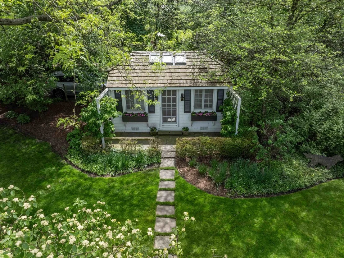 Photo of 844 Hibbard Road