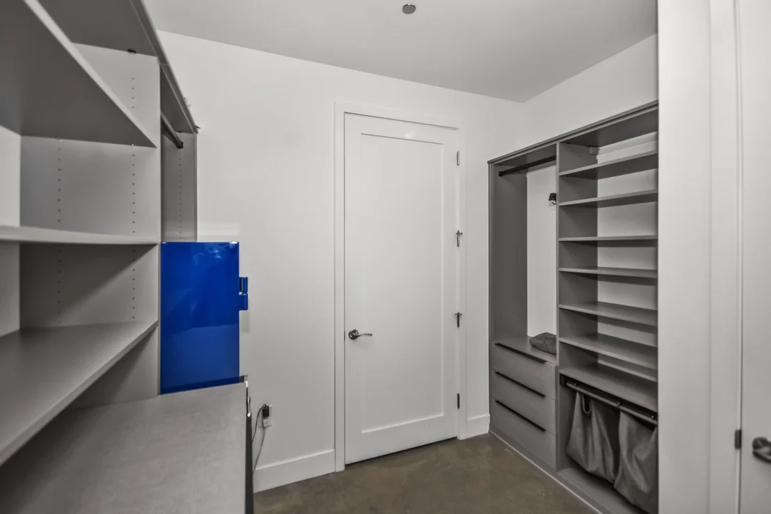 Photo of Unit 301 at 900 W Washington Boulevard