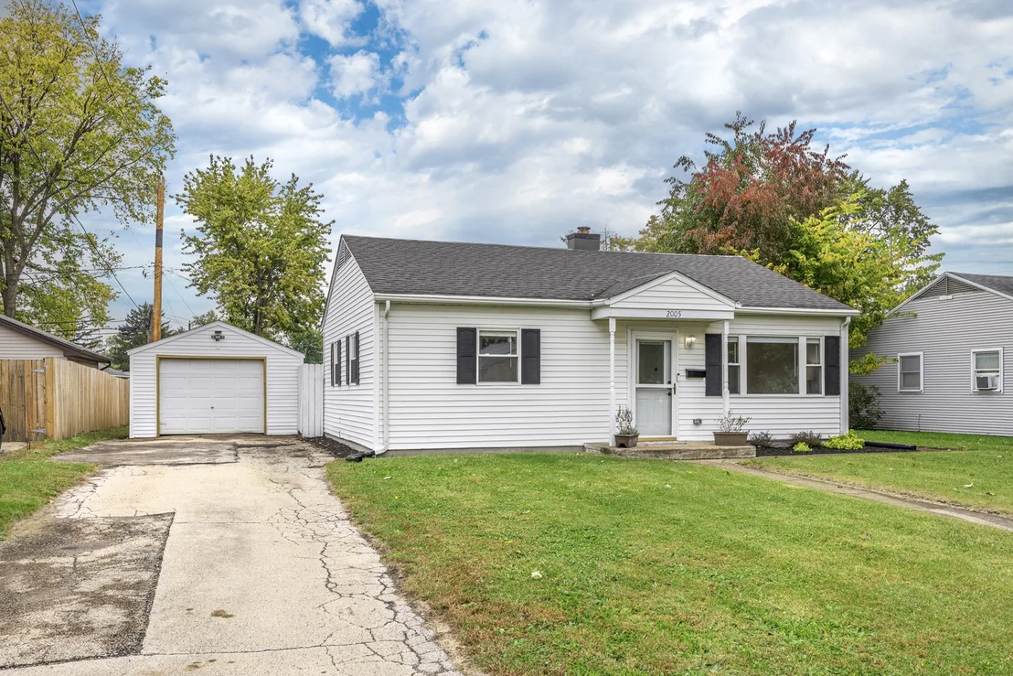 Photo of 2005 Capri Avenue