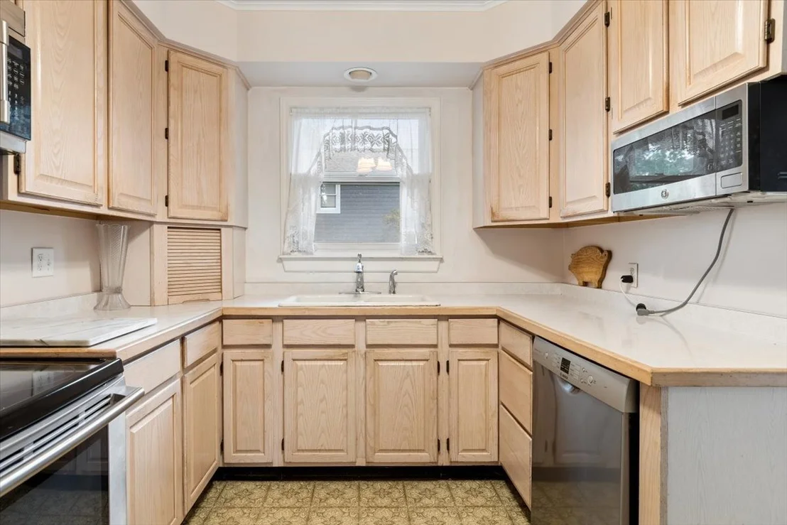 Photo of 135 Aurora Avenue