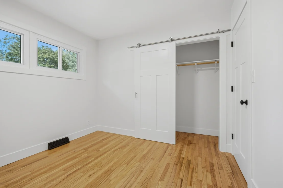 Photo of 1401 Searle Drive