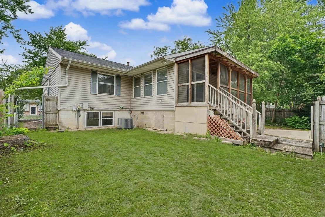 Photo of 904 Fairoaks Drive