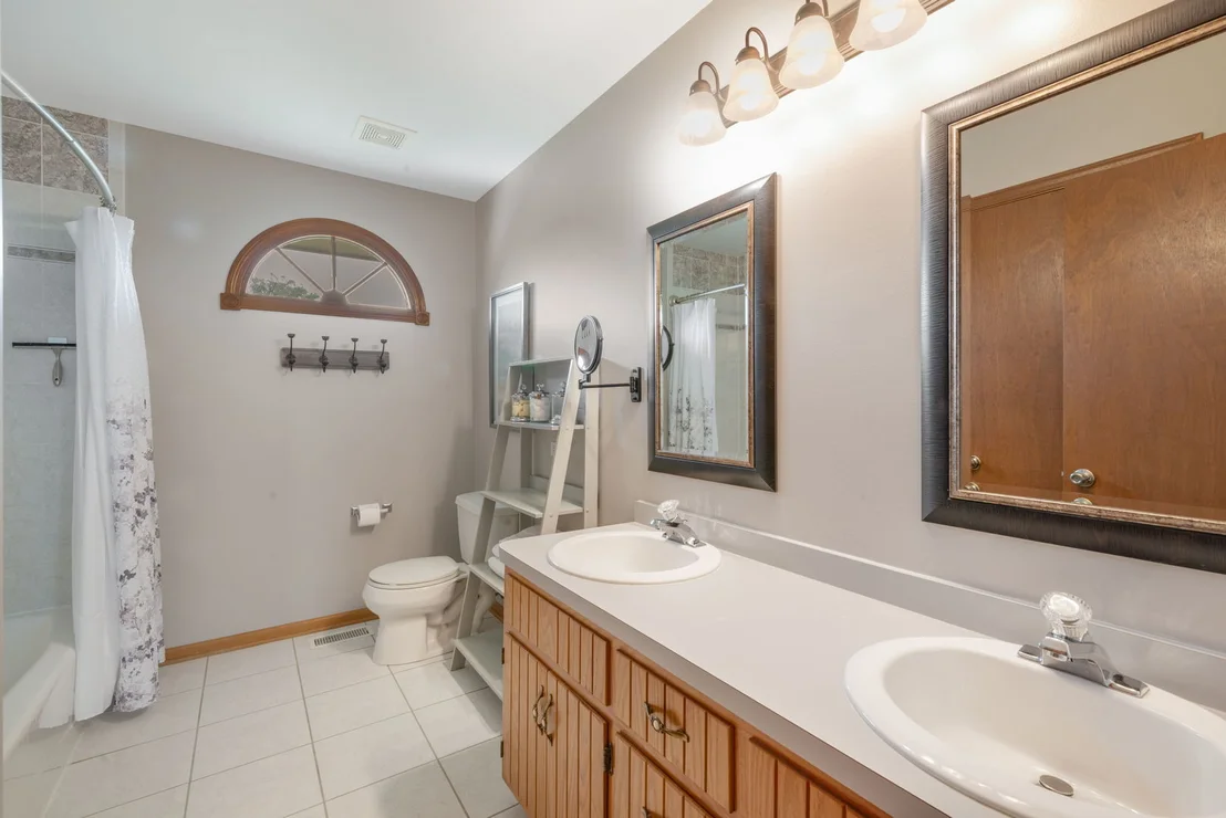 Photo of 8036 Edgebrook Lane
