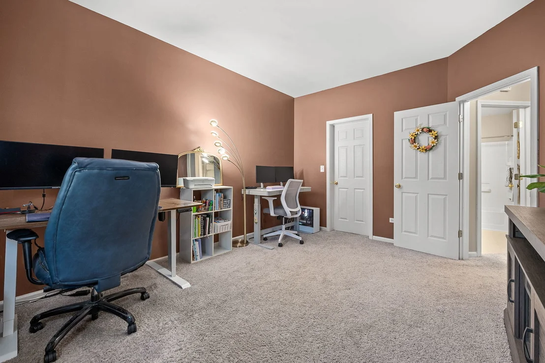 Photo of 347 Gladstone Lane