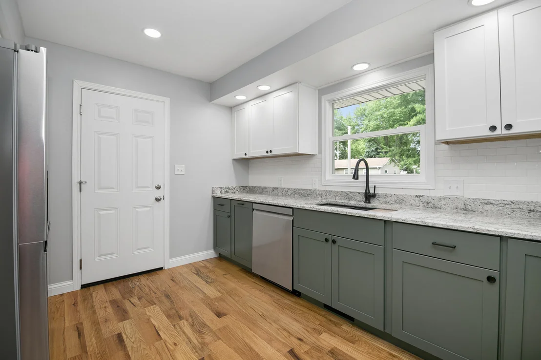 Photo of 654 W River Street