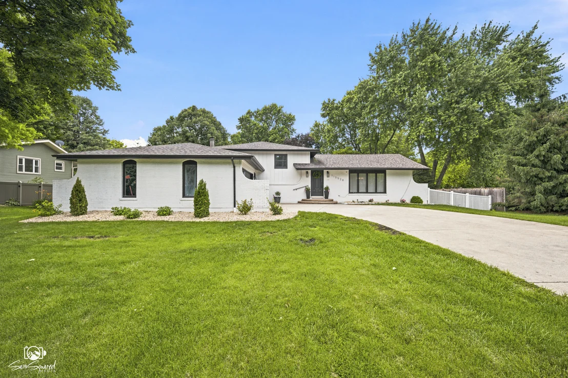 Photo of 11S528 Book Road