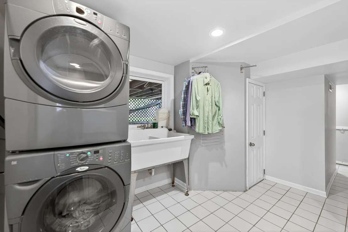 Photo of 923 Park Avenue