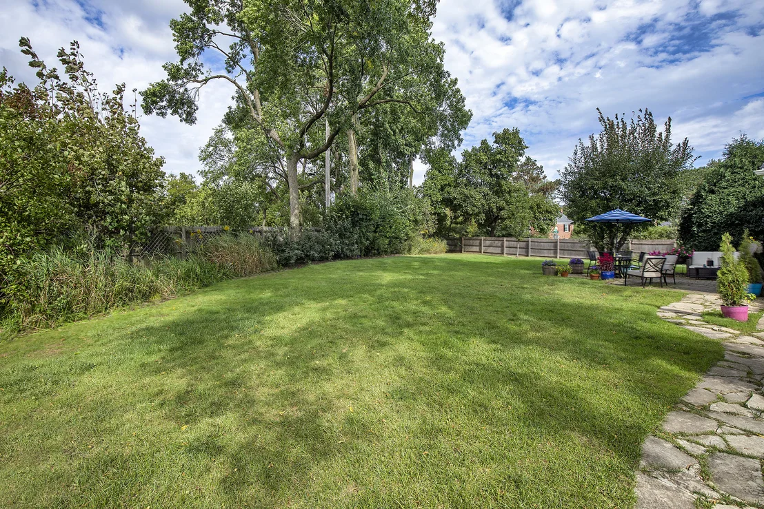 Photo of 1024 Old Elm Place