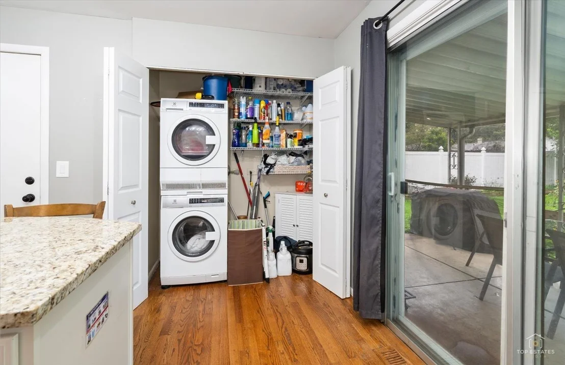 Photo of 1409 W WILLOW Lane