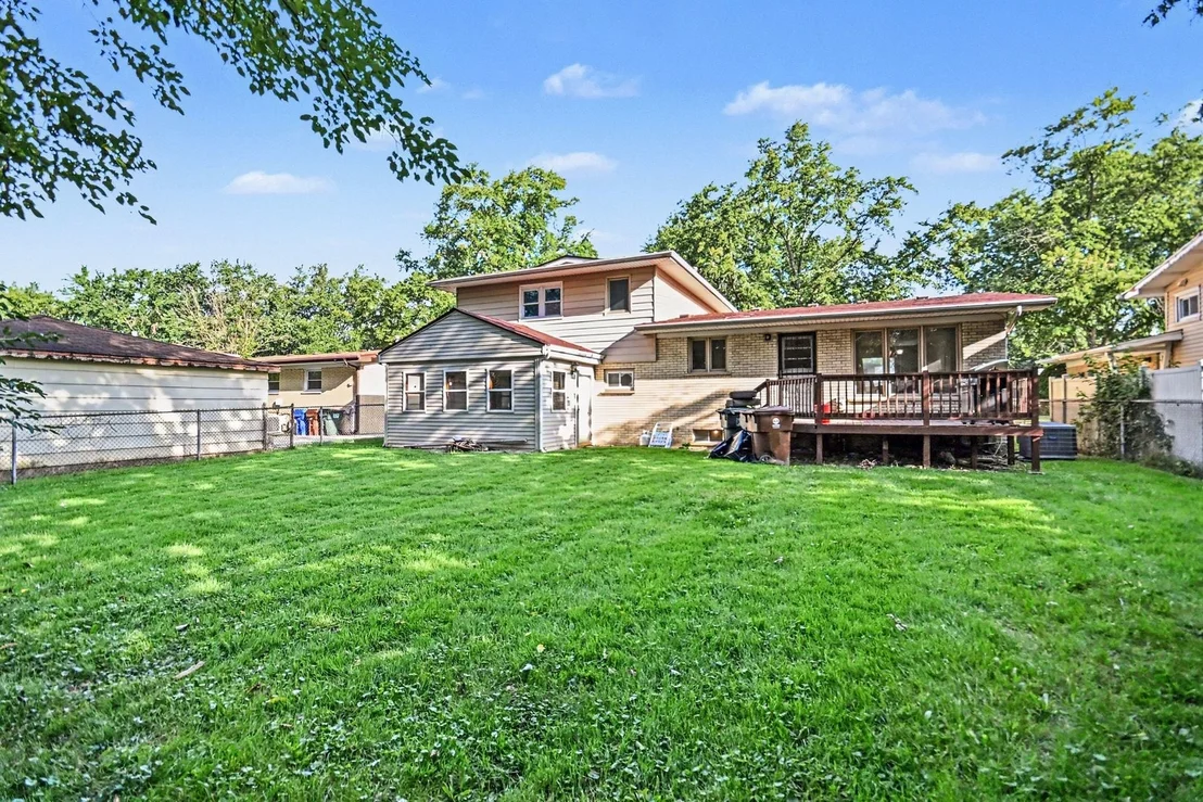 Photo of 906 N Rainbow Drive