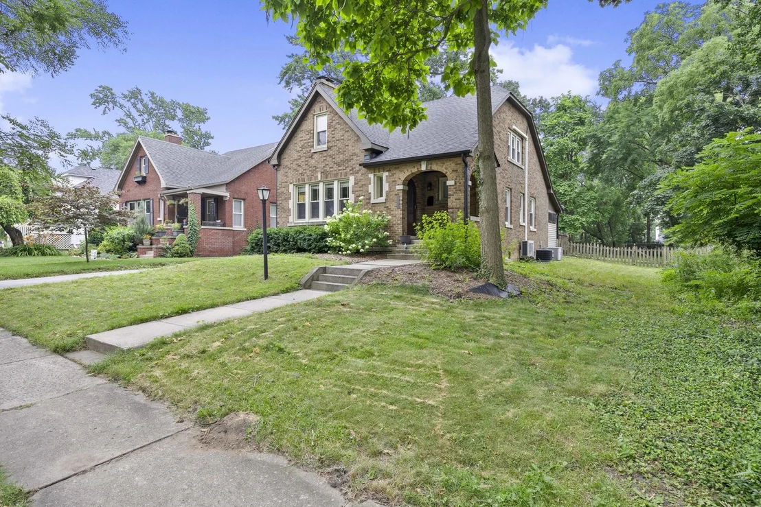 Photo of 1739 Cedar Road