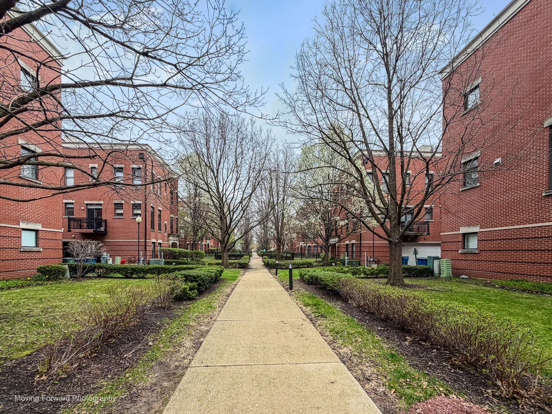 Photo of 814 W 15th Place