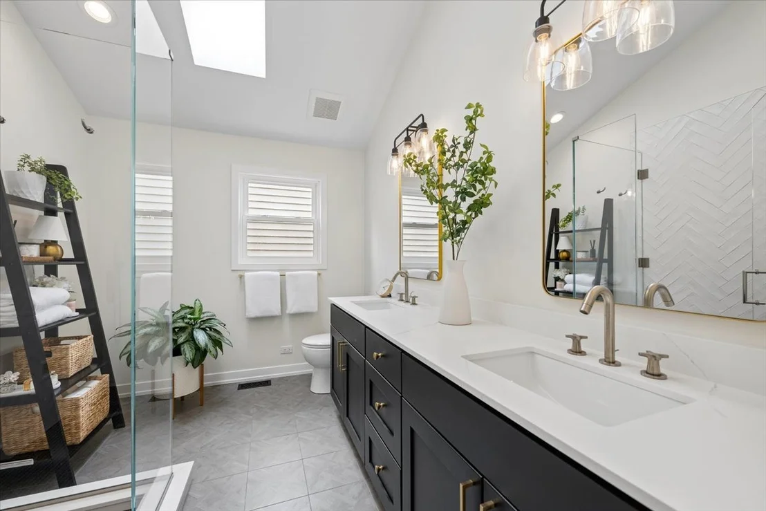 Photo of 331 W Evergreen Avenue