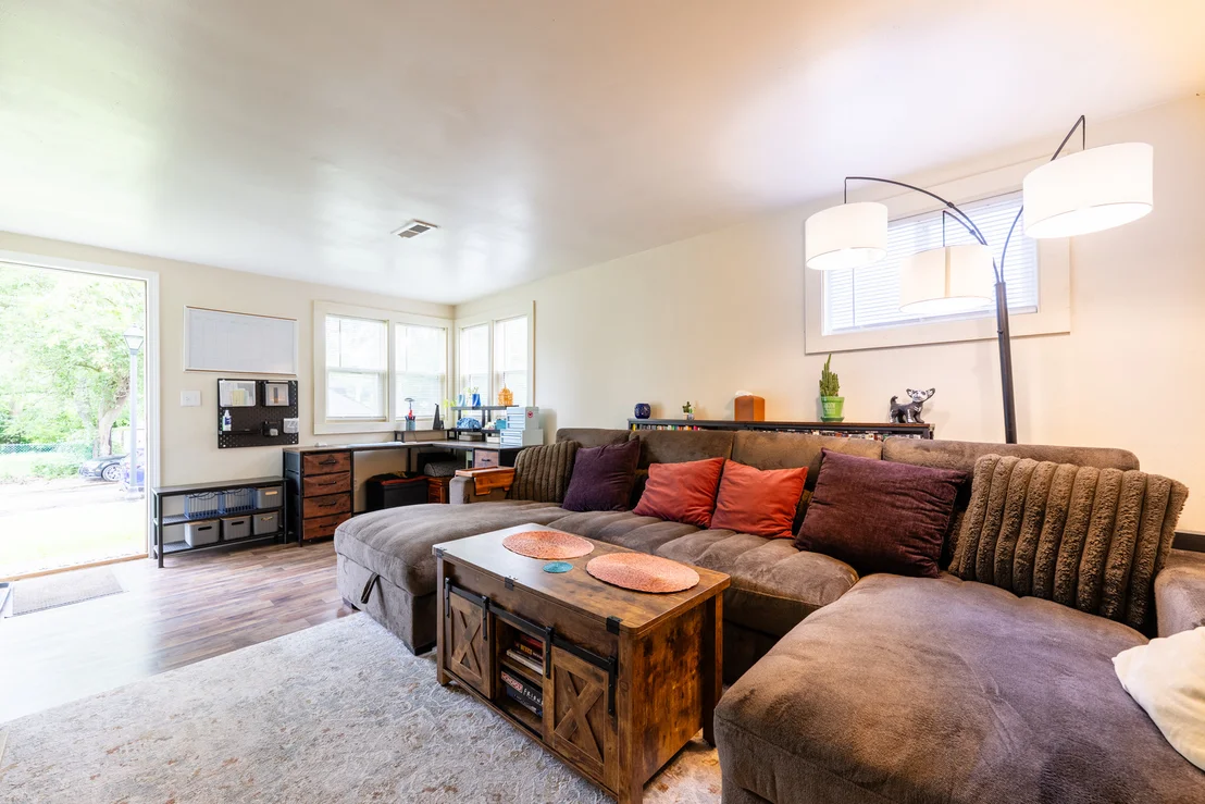 Photo of 906 N Division Avenue